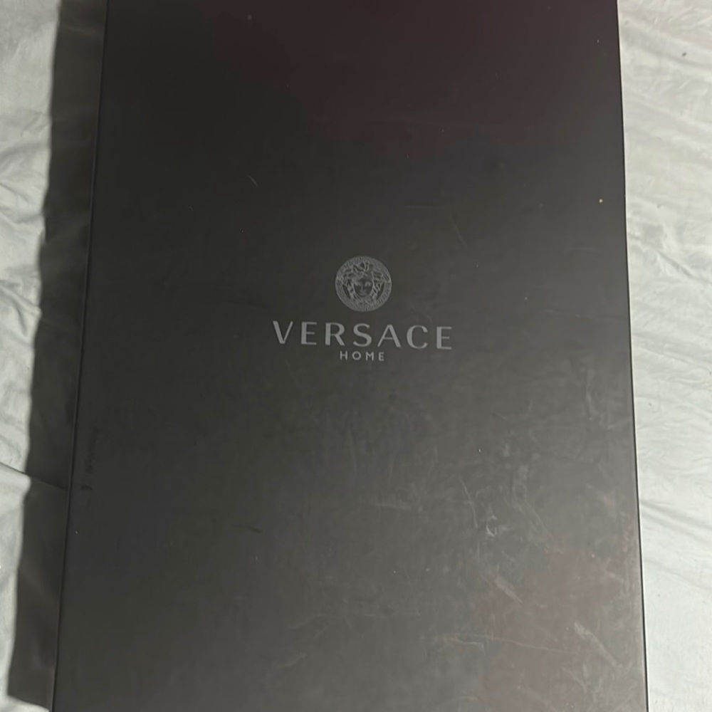 Versace iHeart baroque robe SHORT in fushia pink. Size small